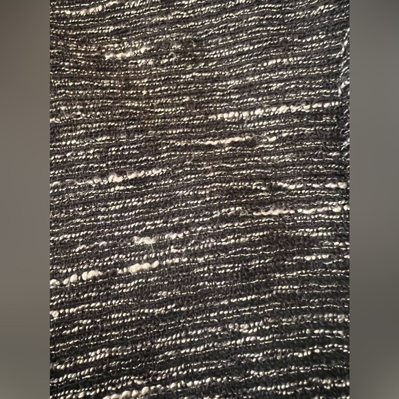 Le Chateau Cropped Blazer - Picture 5 of 6